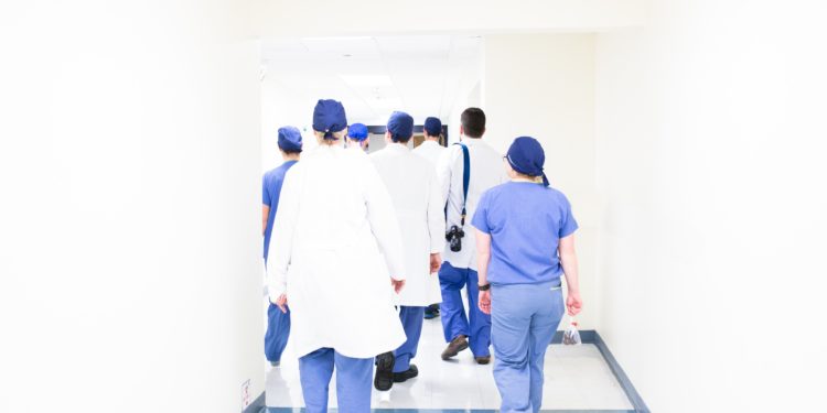 Cyber-attack causes Rouen hospital to turn to pen and paper