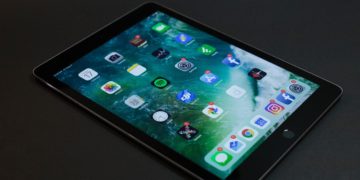 ‘AirDoS’ Bug fixed by Apple which crippled Nearby iPhones, iPads
