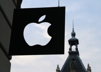 Trump launches new attack on Apple over privacy