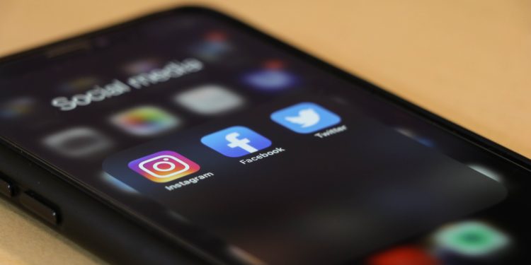 Social media apps on a smart phone