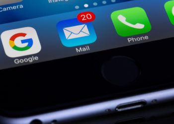 The image displays the lower bar from an iPhone screen. The applications shown are Google, Mail, Phone and a part of WhatsApp. The Mail icon has 20 notifications.
