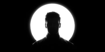 Silhouette of a male's head