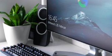 Google icon on desktop computer
