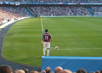 West Ham United player taking a corner kick