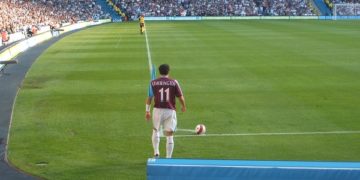 West Ham United player taking a corner kick