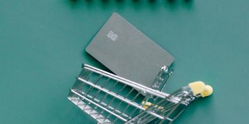 Miniature shopping cart with words 'online shopping'