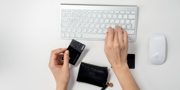 hands online shopping