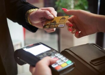 KnowBe4 Report Reveals UK Retail Sector on High Alert for Cyber Scams